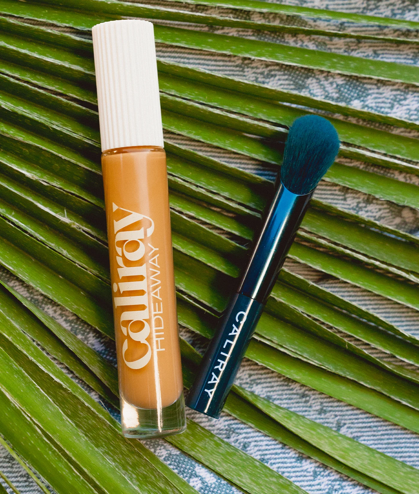 eyes up here under eye color corrector brush - Image 3